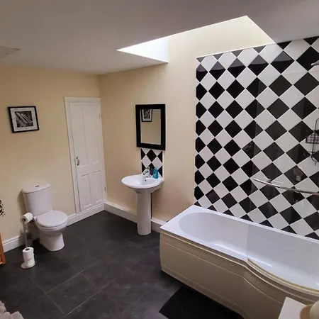 2 Hicks Lane, 2 Apartament