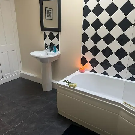 Hicks - Sleeps 2 وايتهيفين