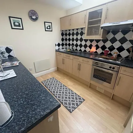 2 Hicks Lane, 2 Apartment *